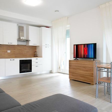 Casa Ideale Tim Appartmanti Moderni Vicina Al Centro Lecco Exteriör bild