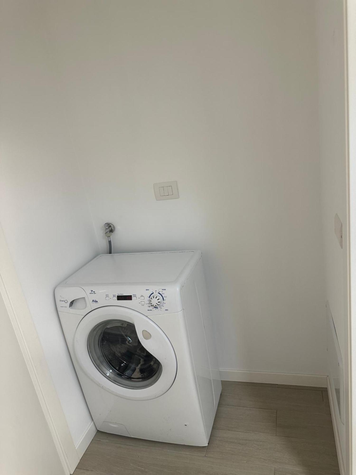 Casa Ideale Tim Appartmanti Moderni Vicina Al Centro Lecco Exteriör bild