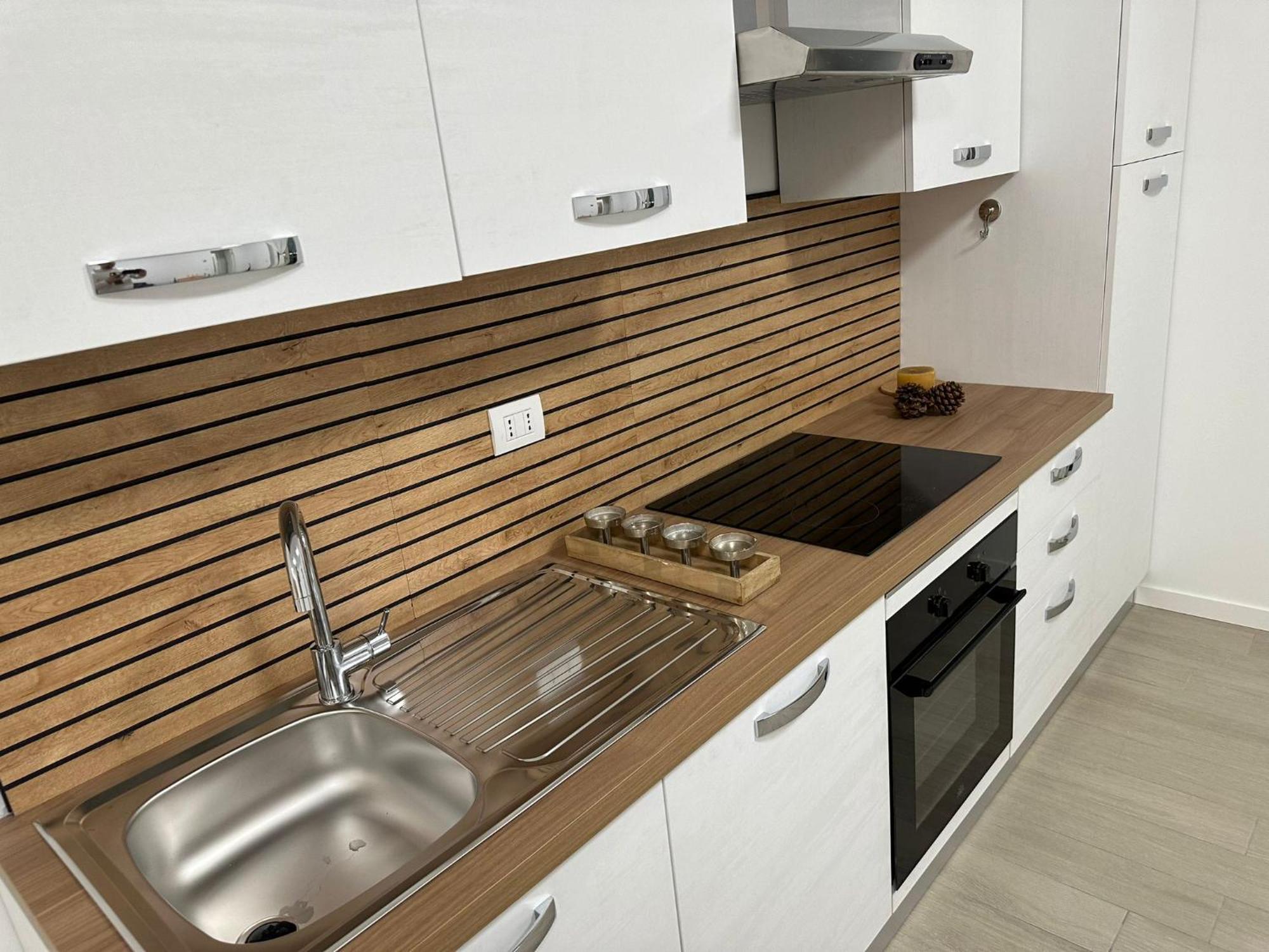 Casa Ideale Tim Appartmanti Moderni Vicina Al Centro Lecco Exteriör bild