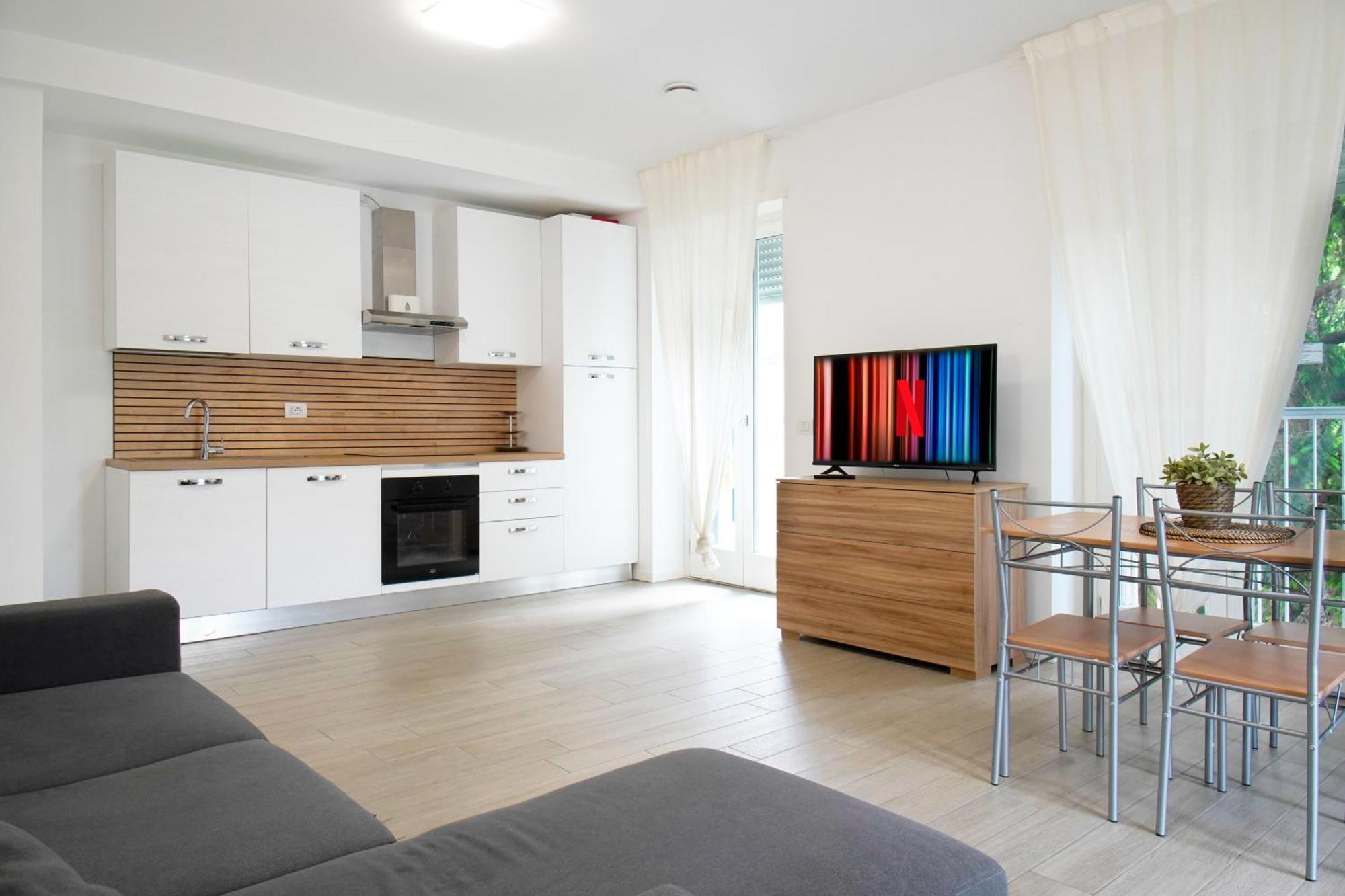 Casa Ideale Tim Appartmanti Moderni Vicina Al Centro Lecco Exteriör bild