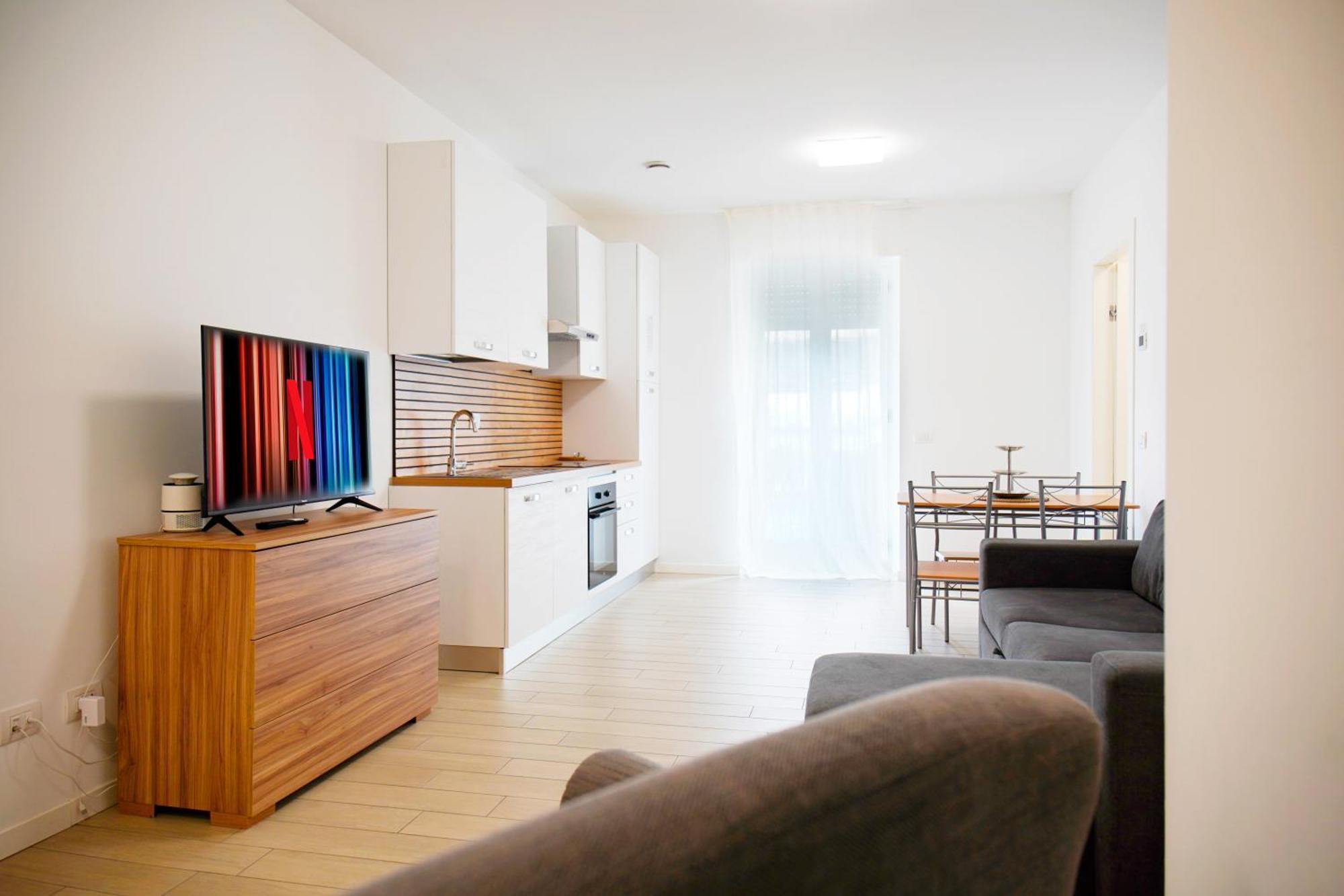 Casa Ideale Tim Appartmanti Moderni Vicina Al Centro Lecco Exteriör bild