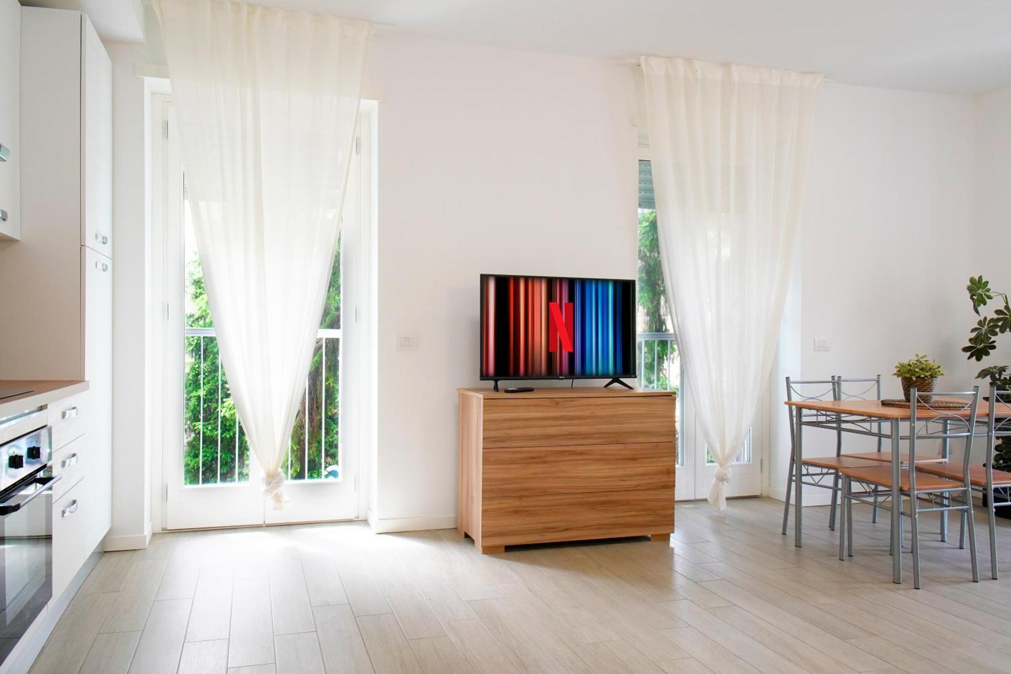 Casa Ideale Tim Appartmanti Moderni Vicina Al Centro Lecco Exteriör bild