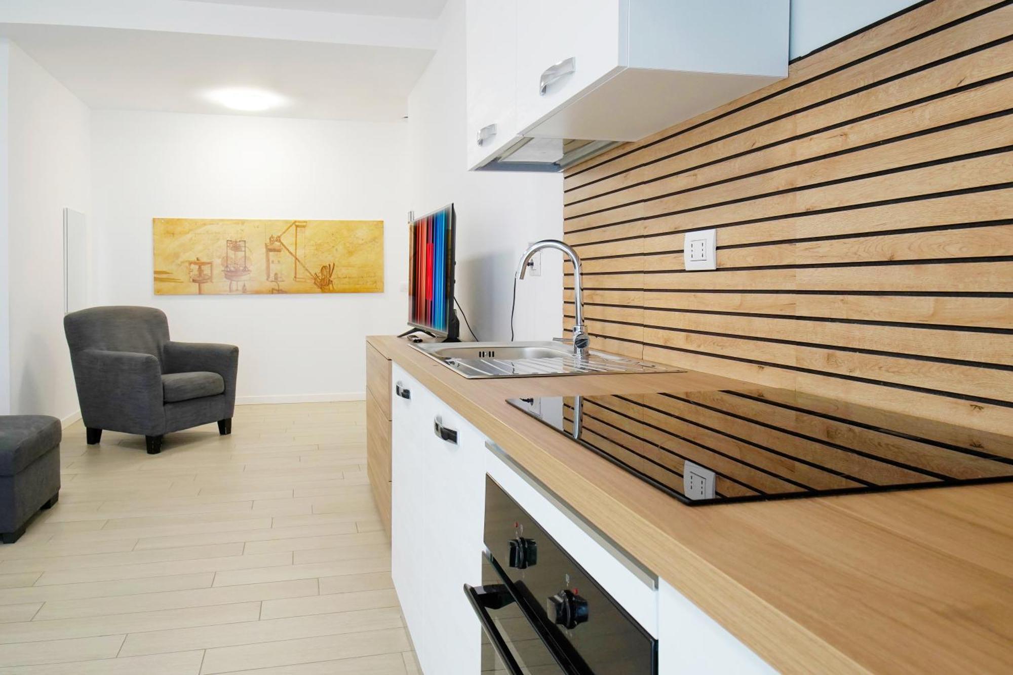 Casa Ideale Tim Appartmanti Moderni Vicina Al Centro Lecco Exteriör bild