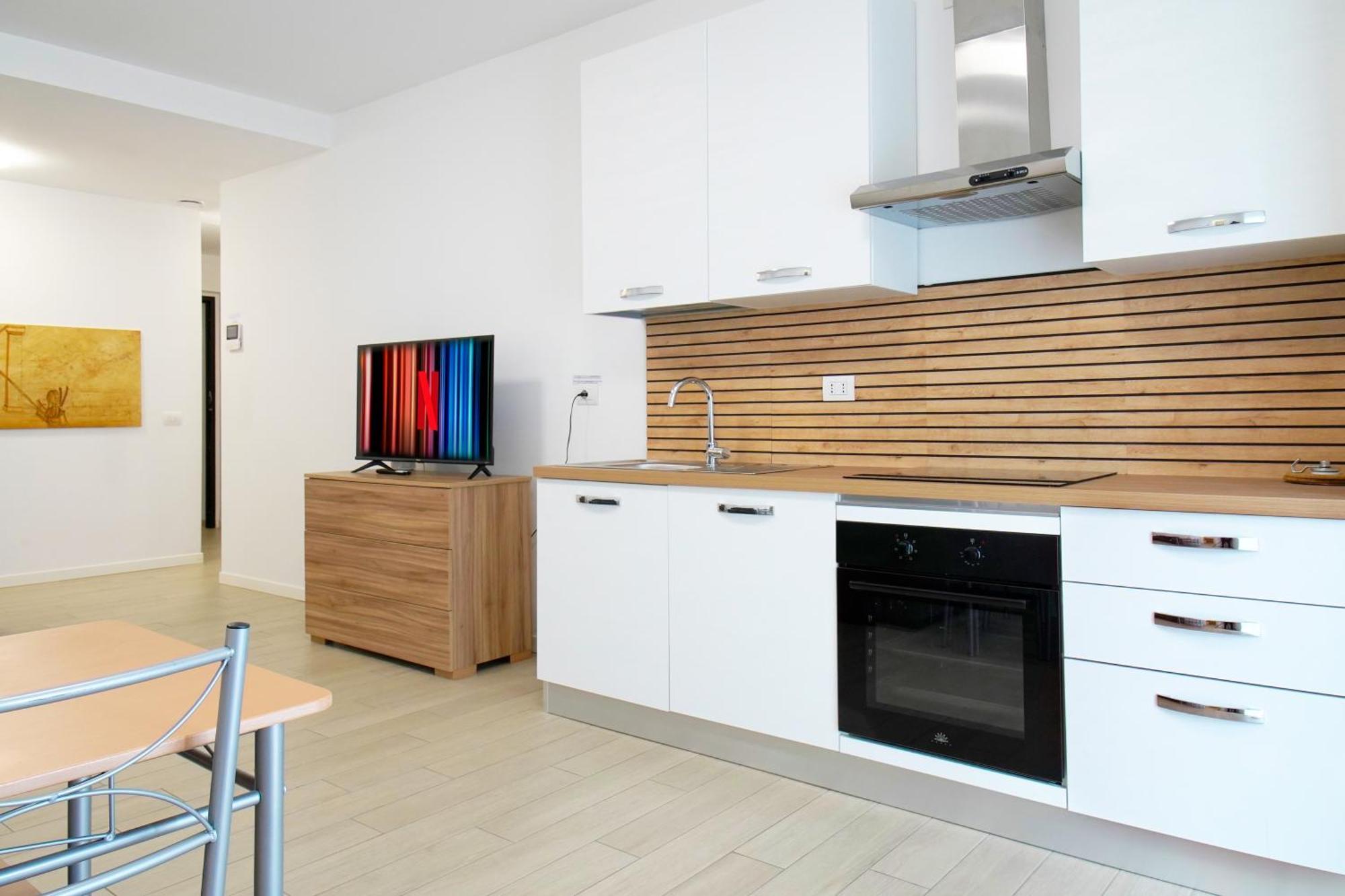Casa Ideale Tim Appartmanti Moderni Vicina Al Centro Lecco Exteriör bild