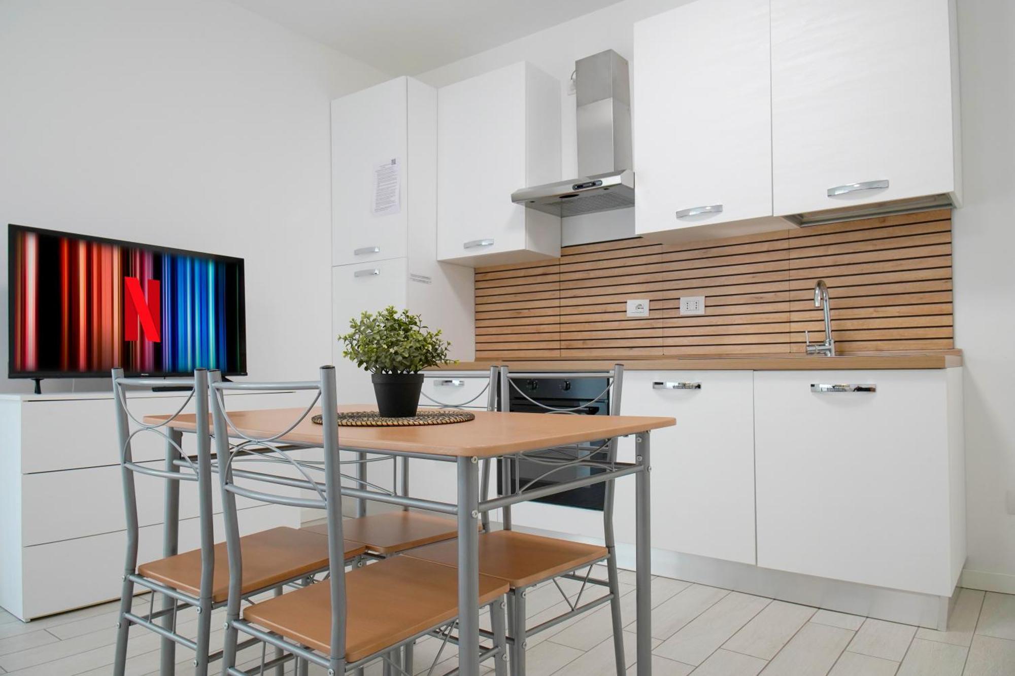 Casa Ideale Tim Appartmanti Moderni Vicina Al Centro Lecco Exteriör bild
